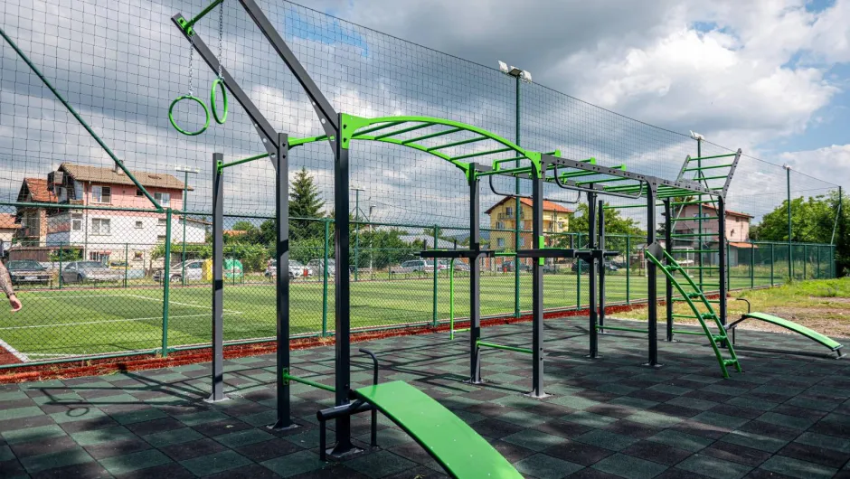 Спортна площадка в Мировяне, реновиран площад в Банкя