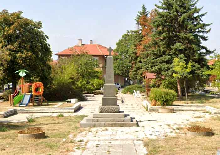 Войнишкият паметник в село Доброславци