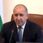 Радев е на летище „Доброславци“
