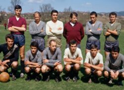 ФК „Балкан”- Курило 1947 г.; Прави: В. Калов-Васко, К. Миленков-Кайзер, Ив. Станчав- Северняка, Г. Вутев-Гончо, В. Иванов-Дренката, Сл. Димицков- Славе, Ив. Кузманов- Бай Иван; Клекнали: К. Благоев- Коко, Б. Иванов- Кафения, П. Йорданов- Дедо, Г. Петров- Швенцер;